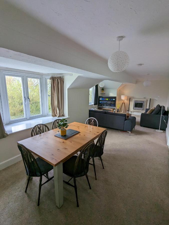 Large Apartment With Parking Guildford Exterior foto